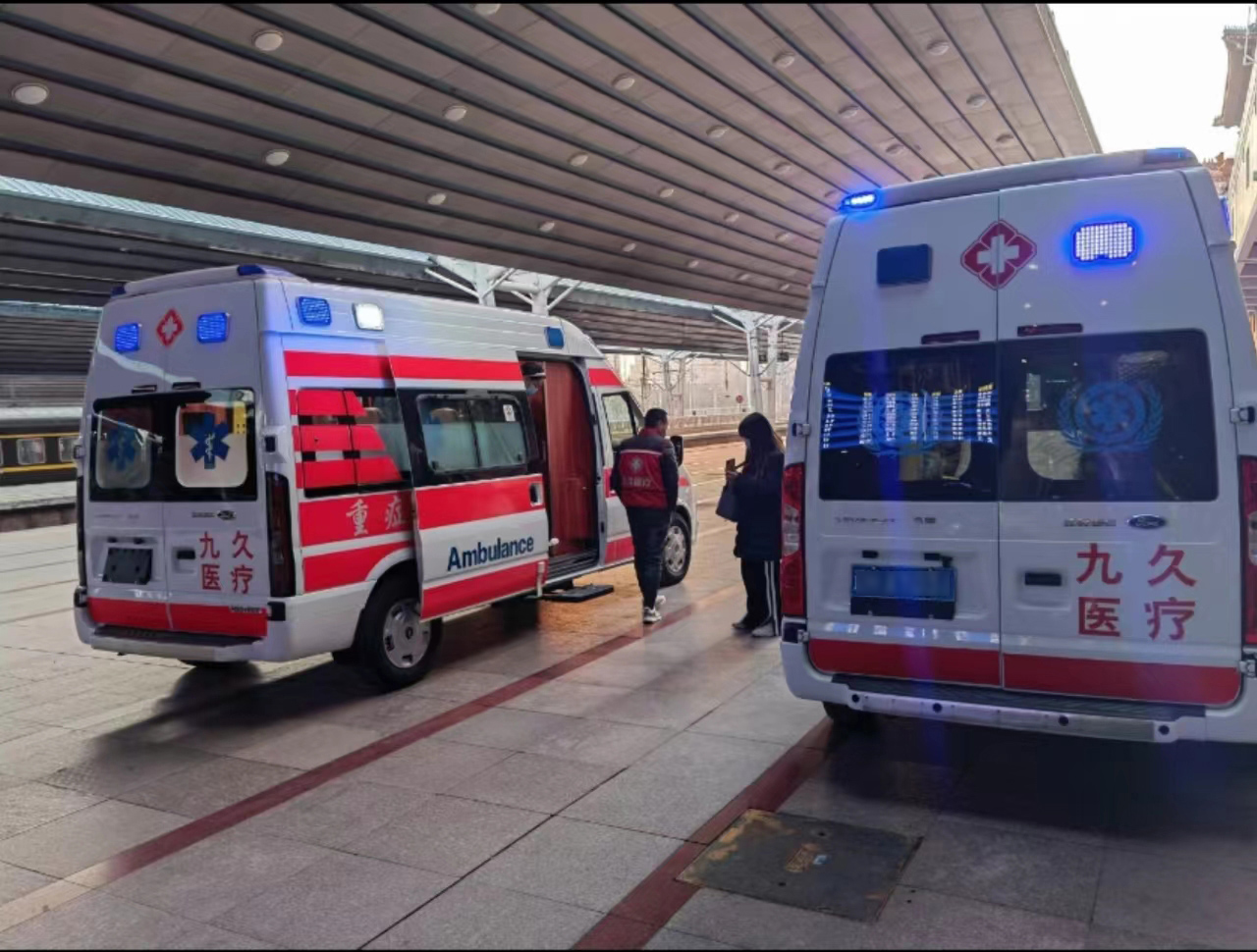 望奎县救护车长途转运